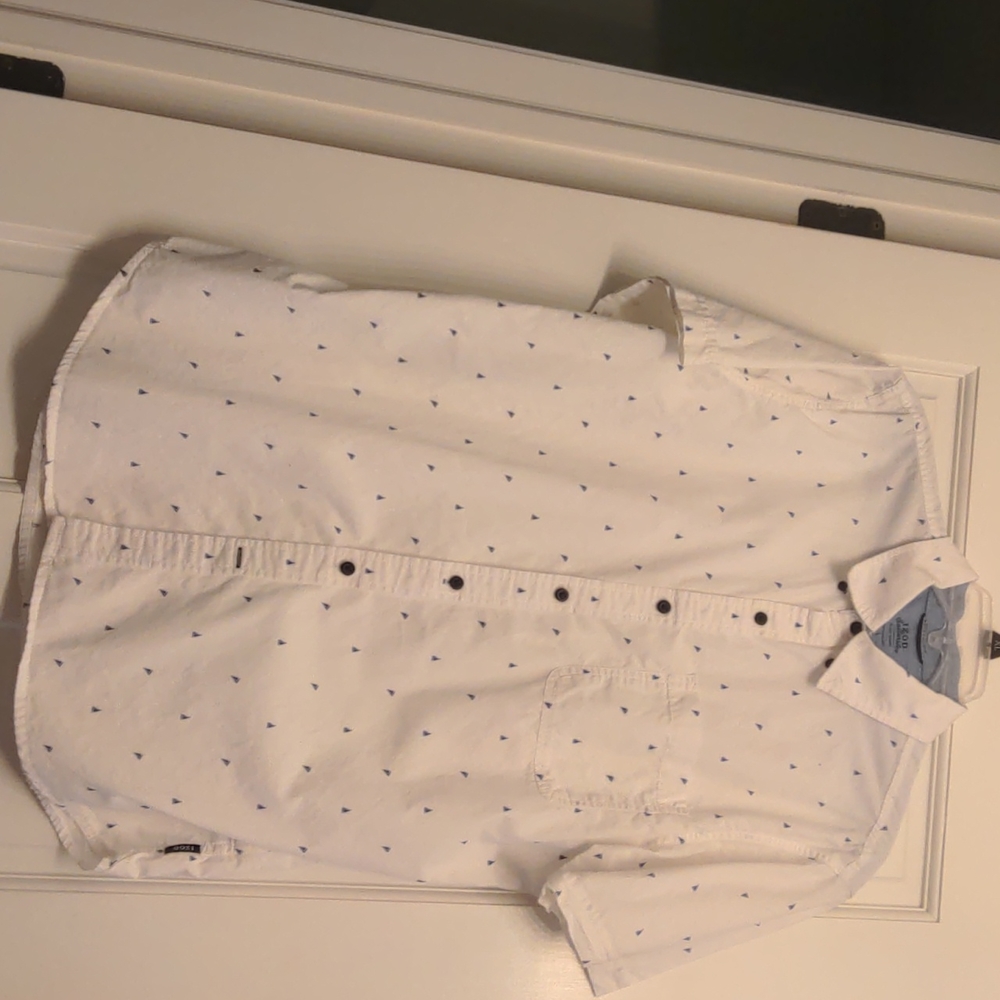 Men's Izod Sailboat Short Sleeve Butto-Down Shirt